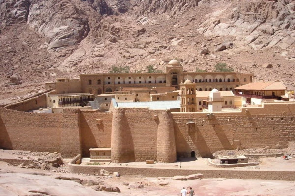 زيارة سانت كاترين واستكشاف جبل سيناء العريق في شرم الشيخ